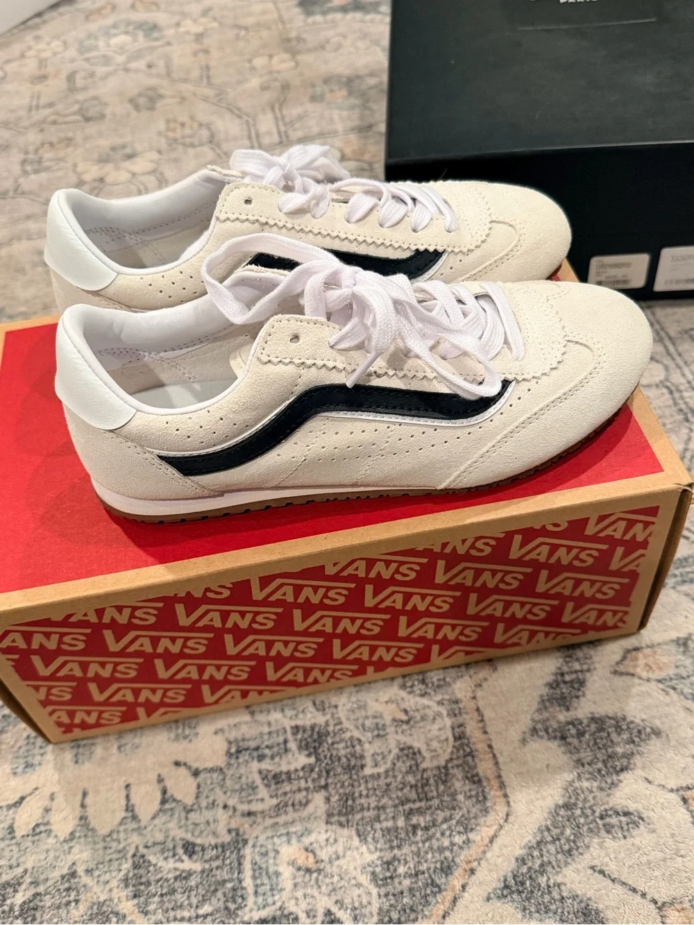 Vans Super Lowpro Suede Sneakers with Black Side Stripe size 7.5 - Picture 2 of 4